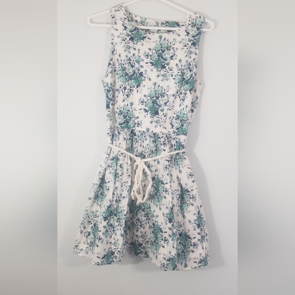 Speechless Floral Print Fit & Flare A-line Open Back Dress. Size 7. Tie Midline.